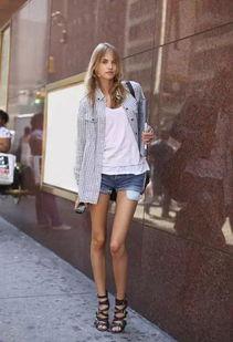 成都长腿网红吃瓜,趣味横生引网友热议